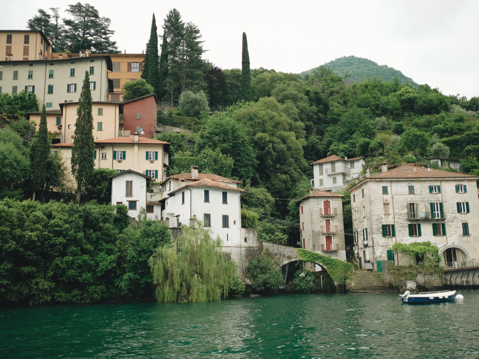 Picturesque lakeside villas surrounded by lush greenery on Lake Como, Italy.