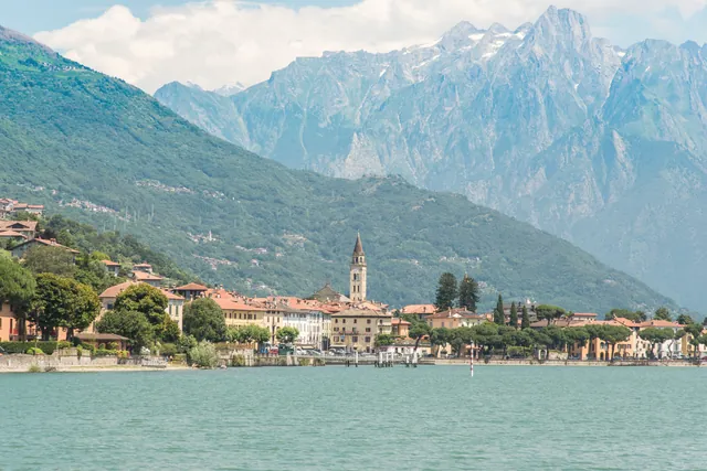 Picturesque view of Bellagio with mountains and lake in Lombardy, Italy.