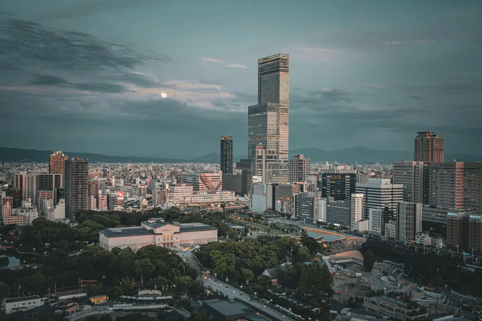 Captivating skyline of Osaka featuring Abeno Harukas at twilight, showcasing Japan's modern architecture.
