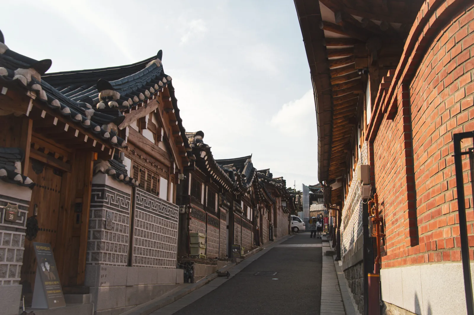 Explore the traditional architecture of Bukchon Hanok Village in Seoul, showcasing historic charm.